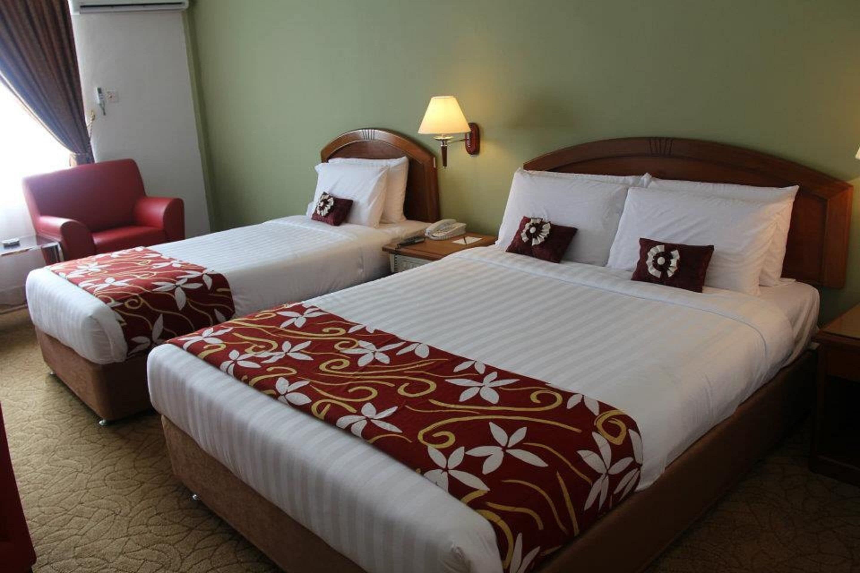 Desk, soundproofing, iron/ironing board, bed sheets