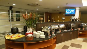 Daily buffet breakfast for a fee