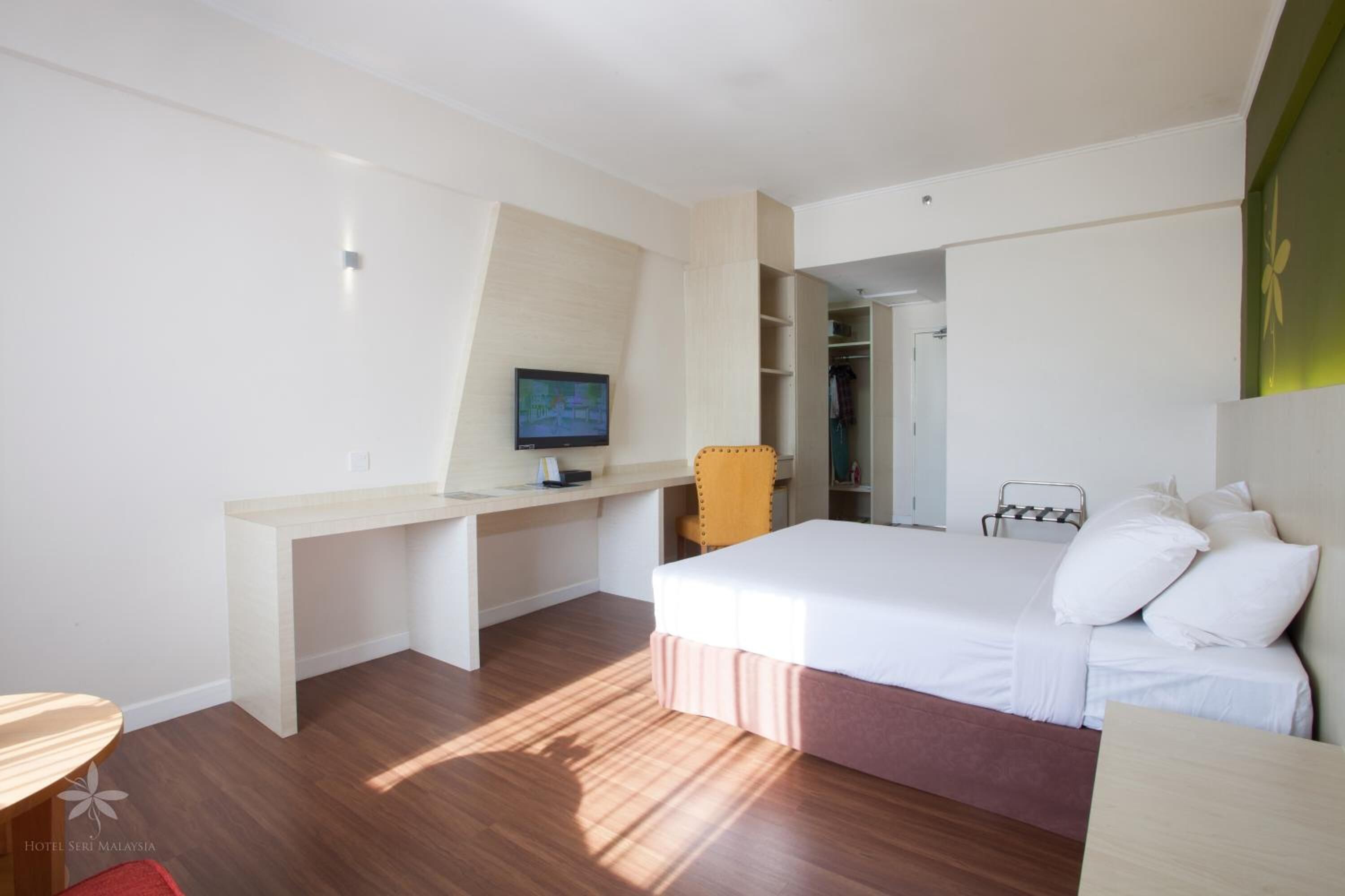 desk, soundproofing, iron/ironing board, bed sheets