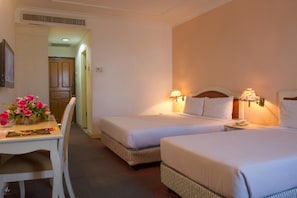 Minibar, desk, free WiFi