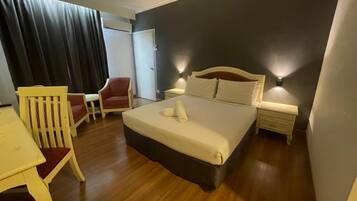 Minibar, desk, free WiFi