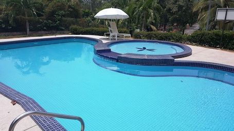 Outdoor pool. Hotel Seri Malaysia Marang