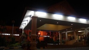 A hotel entrance with a covered area, columns, and a staircase leading to the entrance. - Hotel Seri Malaysia Port Dickson (Port Dickson)