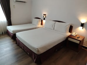 Habitación familiar (3 Persons) | Tabla de planchar con plancha, wifi gratis y ropa de cama 