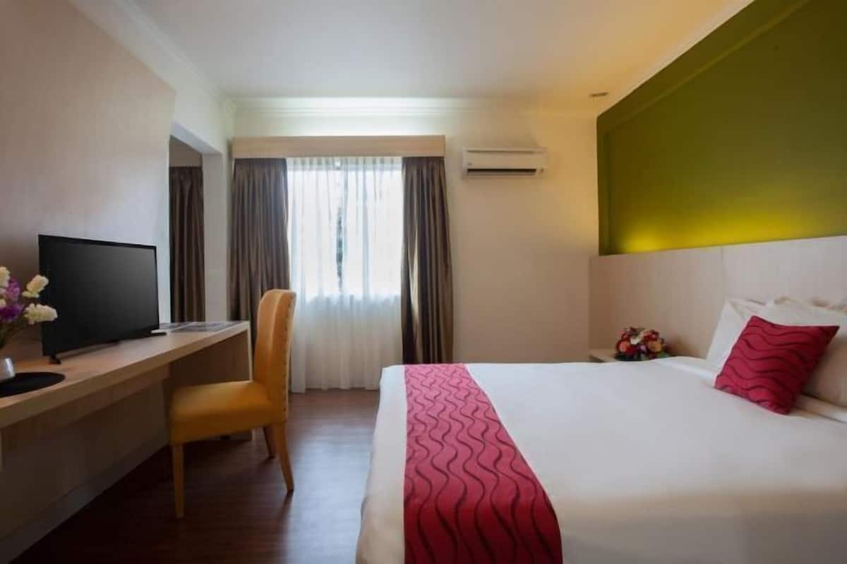 In-room safe, desk, free WiFi, bed sheets
