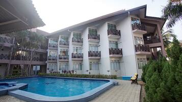 Kolam renang terbuka