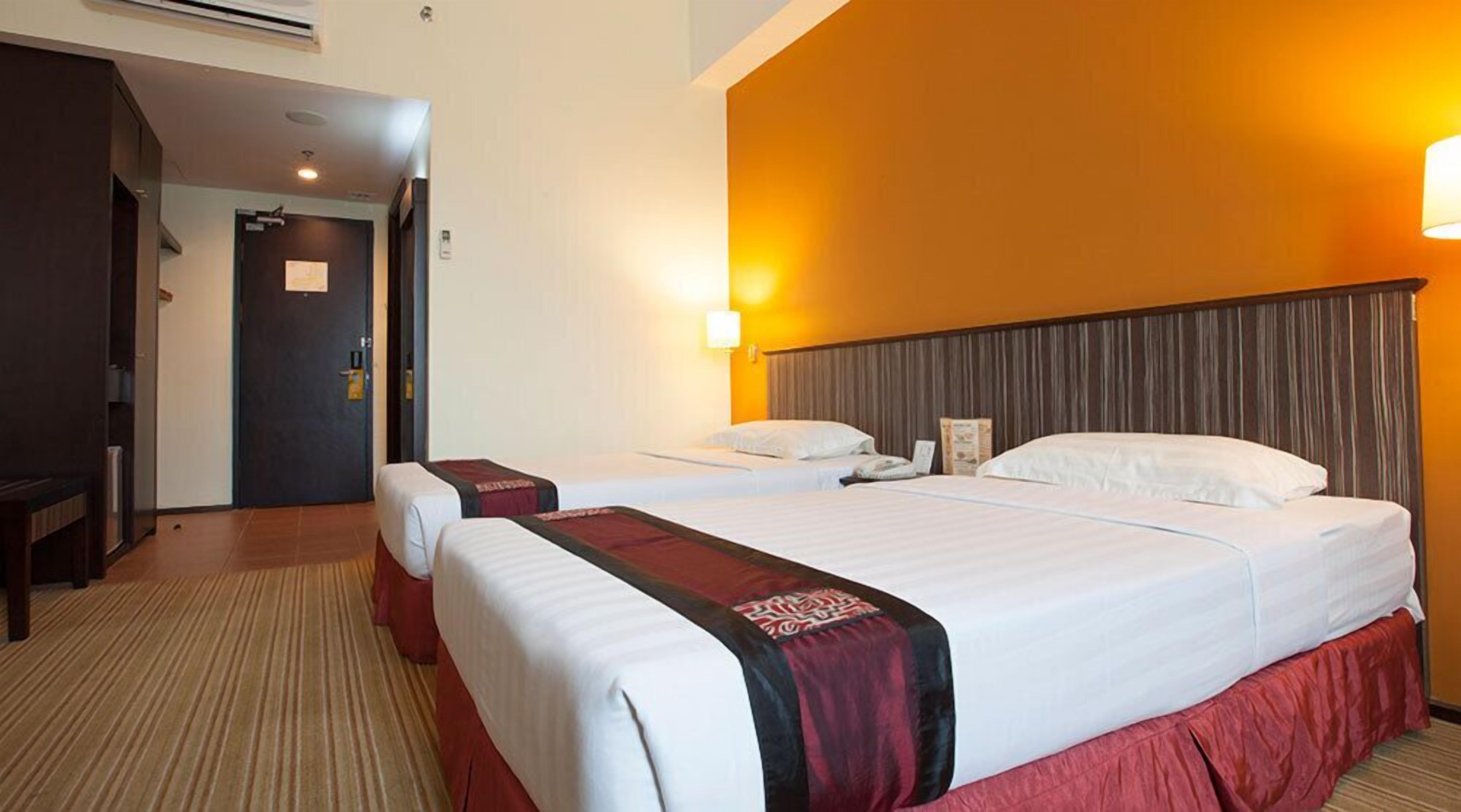 standard twin room (2 single beds) | in-room safe, iron/ironing board, free wifi, bed sheets