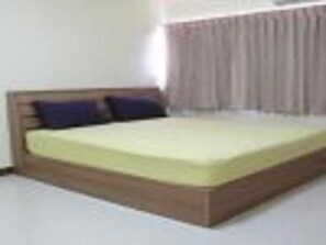 Desk, rollaway beds, free WiFi - IMPACT Muang Thong Thani Service Condo (Pak Kret)