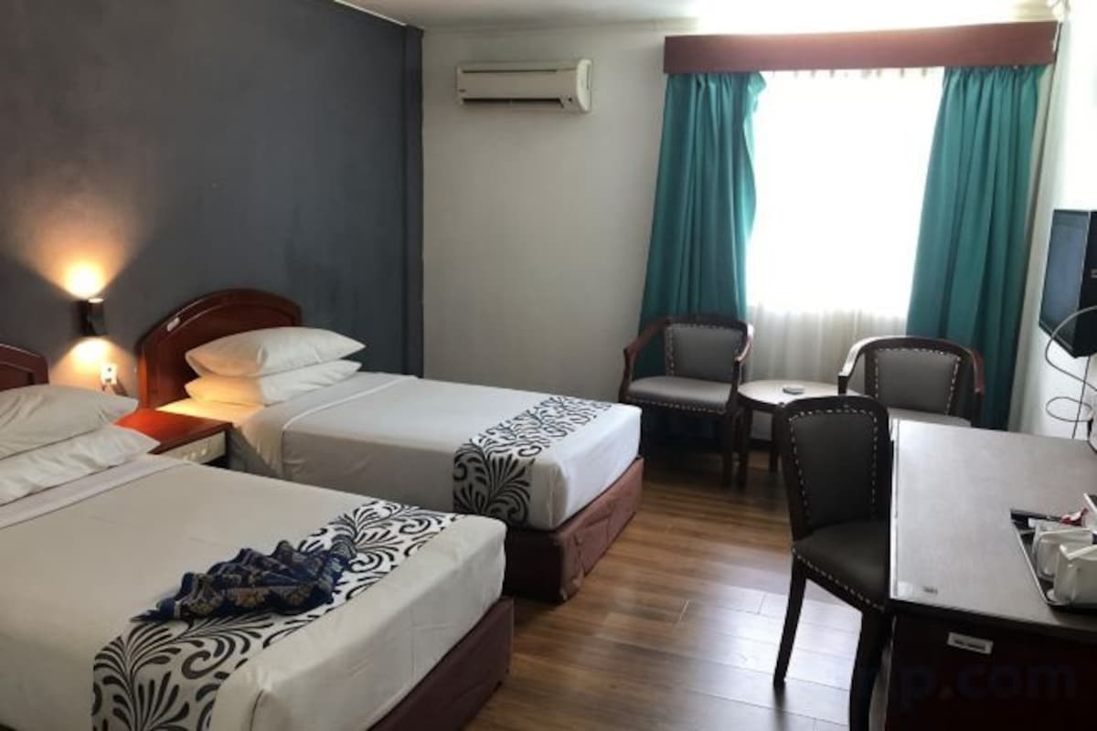 In-room safe, free WiFi, bed sheets
