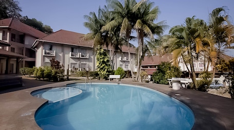 Outdoor pool. Hotel Seri Malaysia Temerloh