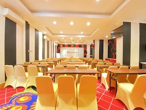 Business center - Swiss-Belcourt Makassar (Makassar)