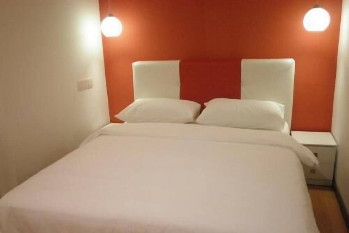 Deluxe Room, No Windows
