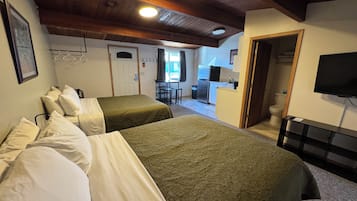 Cabana premium, 2 camas Queen | Ferros/tábuas de passar roupa, Wi-Fi de cortesia, roupa de cama