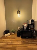 Tabla de planchar con plancha, wifi gratis y ropa de cama 