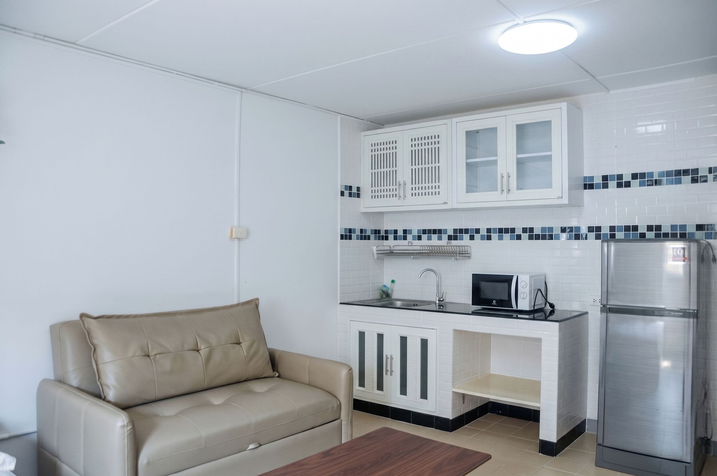 Escriptori, cortines opaques i wifi 