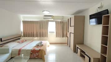 Studio | Desk, blackout drapes, WiFi