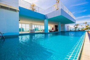 Outdoor pool, an infinity pool