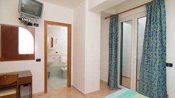 Economy Double Room | Desk, free cribs/infant beds, free WiFi