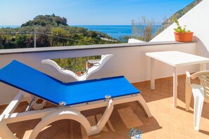 Standard Double Room, Sea View | Terrace/patio - Hotel Villa Fumerie (Forio)
