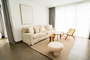 1 Schlafzimmer, Zimmersafe, Schreibtisch, Bügeleisen/Bügelbrett