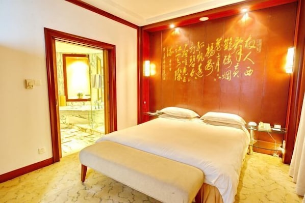 Minibar, coffres-forts dans les chambres, réveils