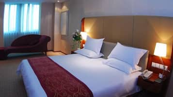 Minibar, in-room safe, alarm clocks