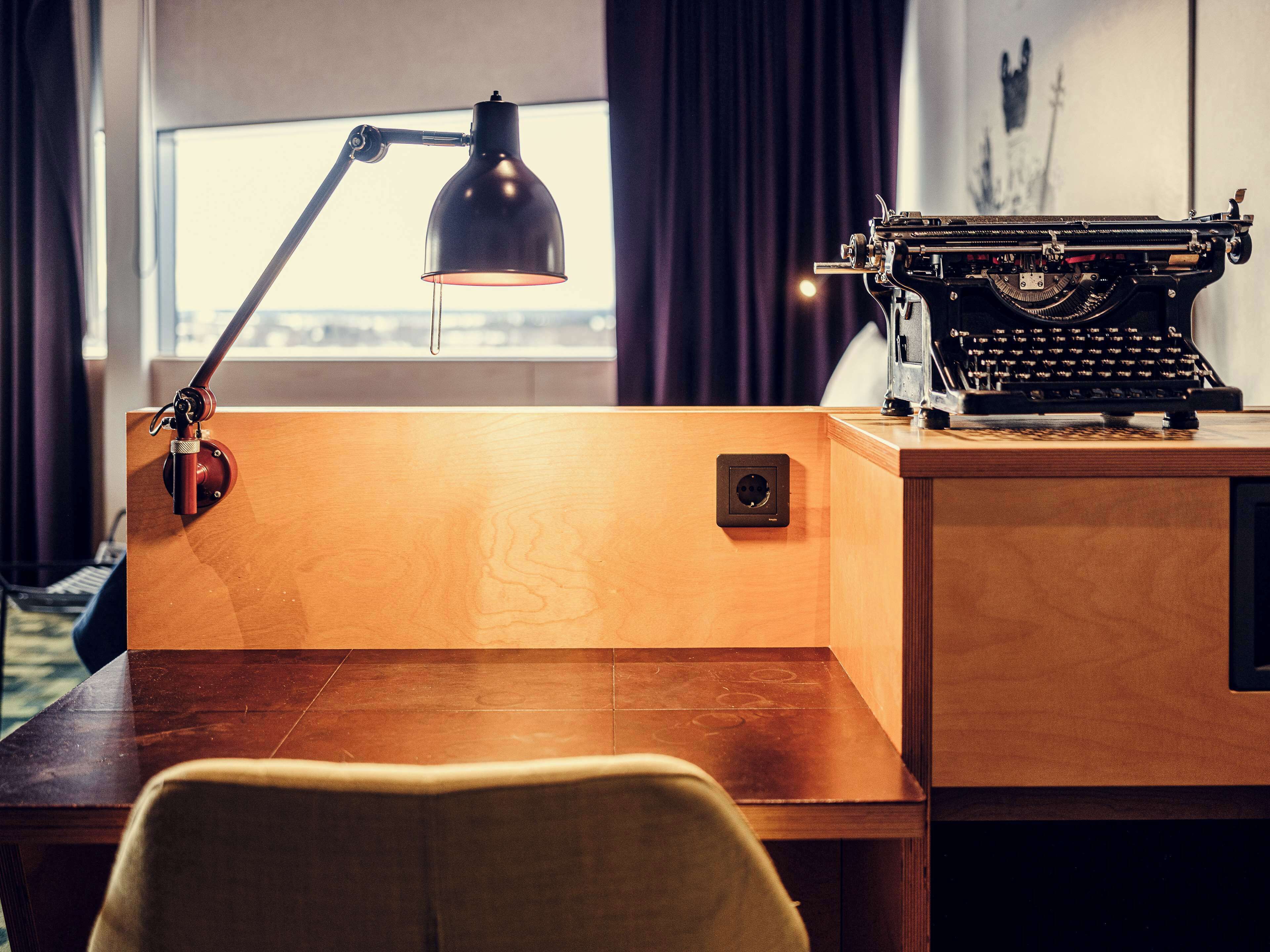 junior suite, 1 queen bed, non smoking | 1 bedroom, in-room safe, laptop workspace, blackout curtains