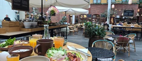 Tägliches inbegriffenes Frühstücksbuffet