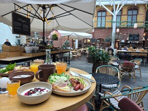 Petit déjeuner buffet compris tous les jours