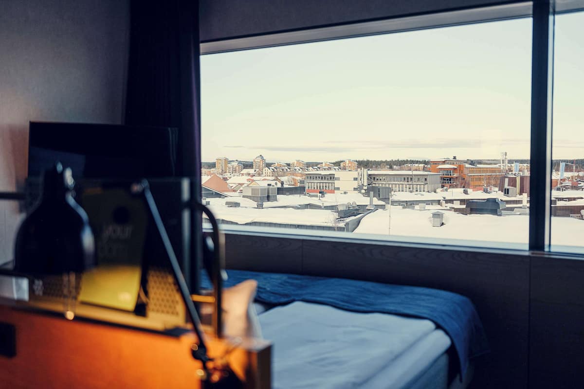 deluxe room, 2 single beds, non smoking | 1 bedroom, in-room safe, laptop workspace, blackout curtains