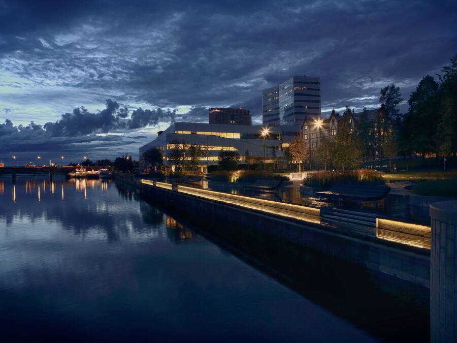 Un hôtel situé au bord de l’eau, doté d’un design moderne, avec une piscine aux reflets changeants et une vue sur les gratte-ciel de la ville.