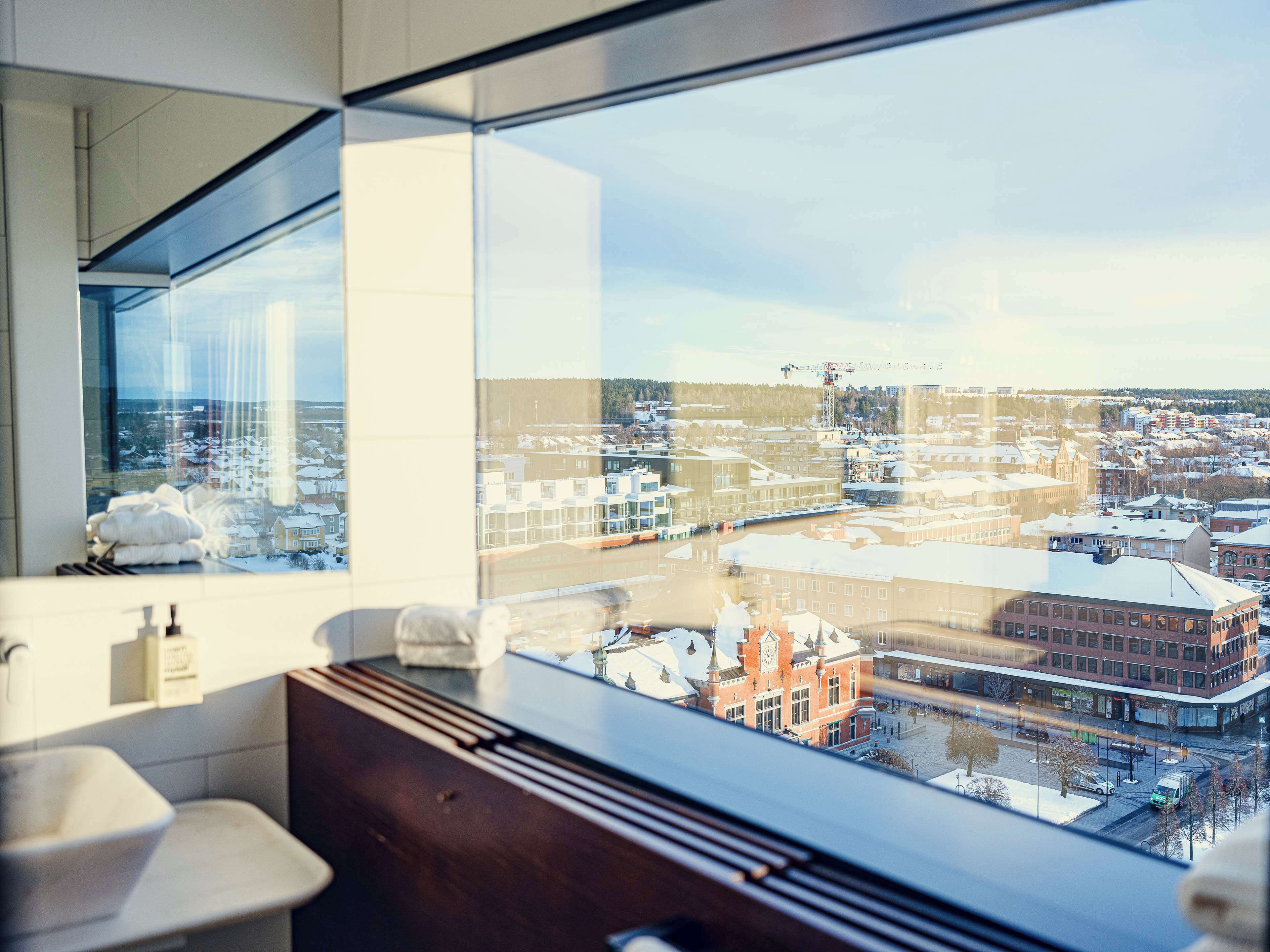 Juniorsvit - 1 queensize-säng - icke-rökare | Badrum | Dusch, regndusch, hårtork och handdukar