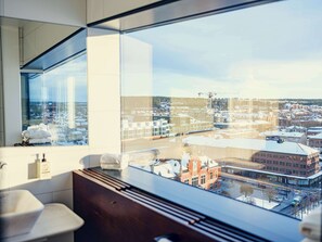 Junior Suite, 1 Queen Bed, Non Smoking | Bathroom | Shower, rainfall showerhead, hair dryer, towels