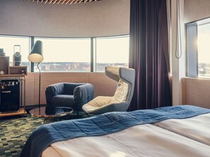 Suite júnior, 1 llit de matrimoni, no fumadors | Caixa forta a l'habitació i espai de treball apte per a portàtils 