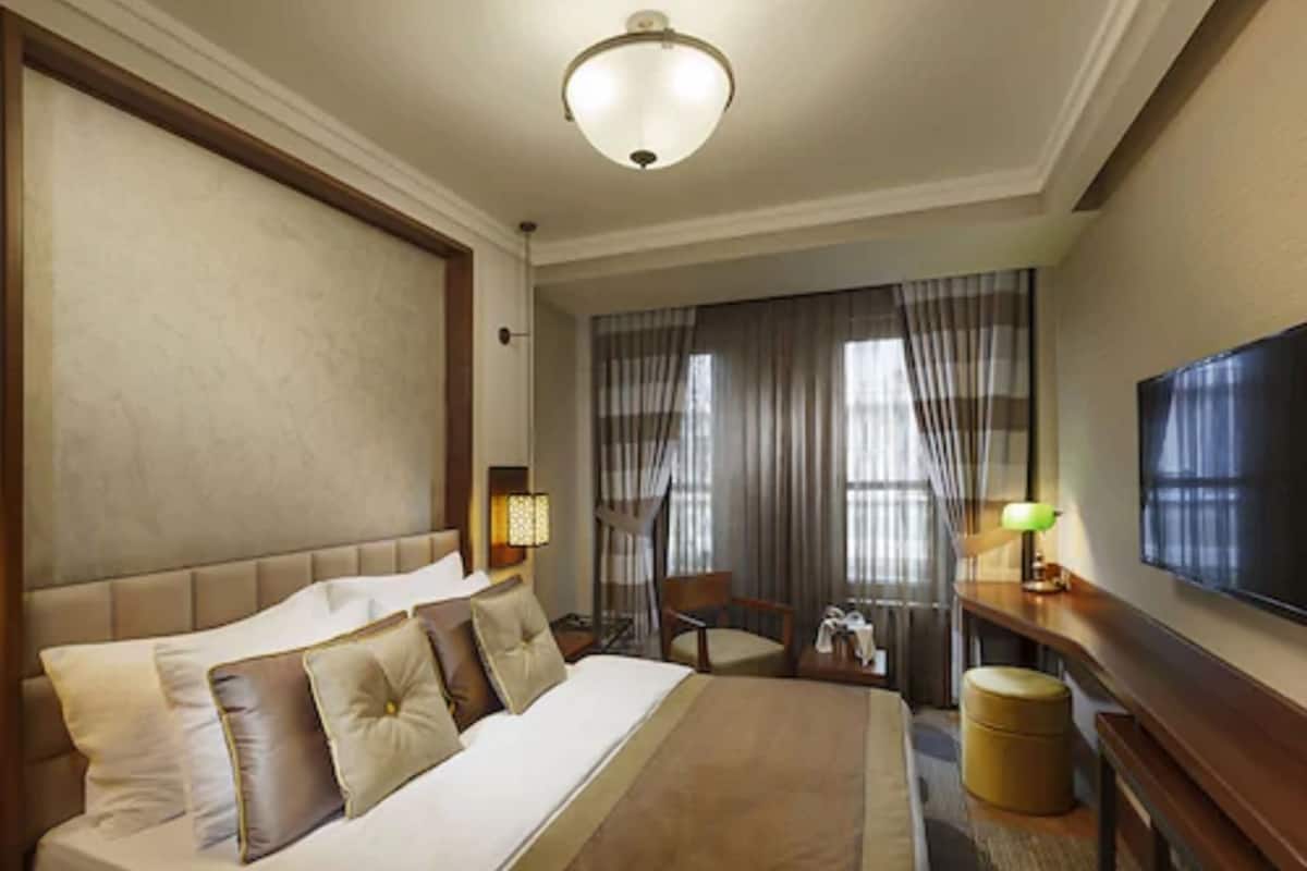 Minibar, in-room safe, soundproofing, iron/ironing board