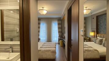 Habitación superior | Minibar, caja fuerte, sistema de insonorización