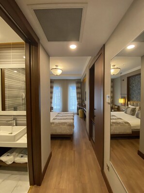 Superior Room | Minibar, in-room safe, soundproofing, iron/ironing board - Manesol Boutique Galata (Istanbul)
