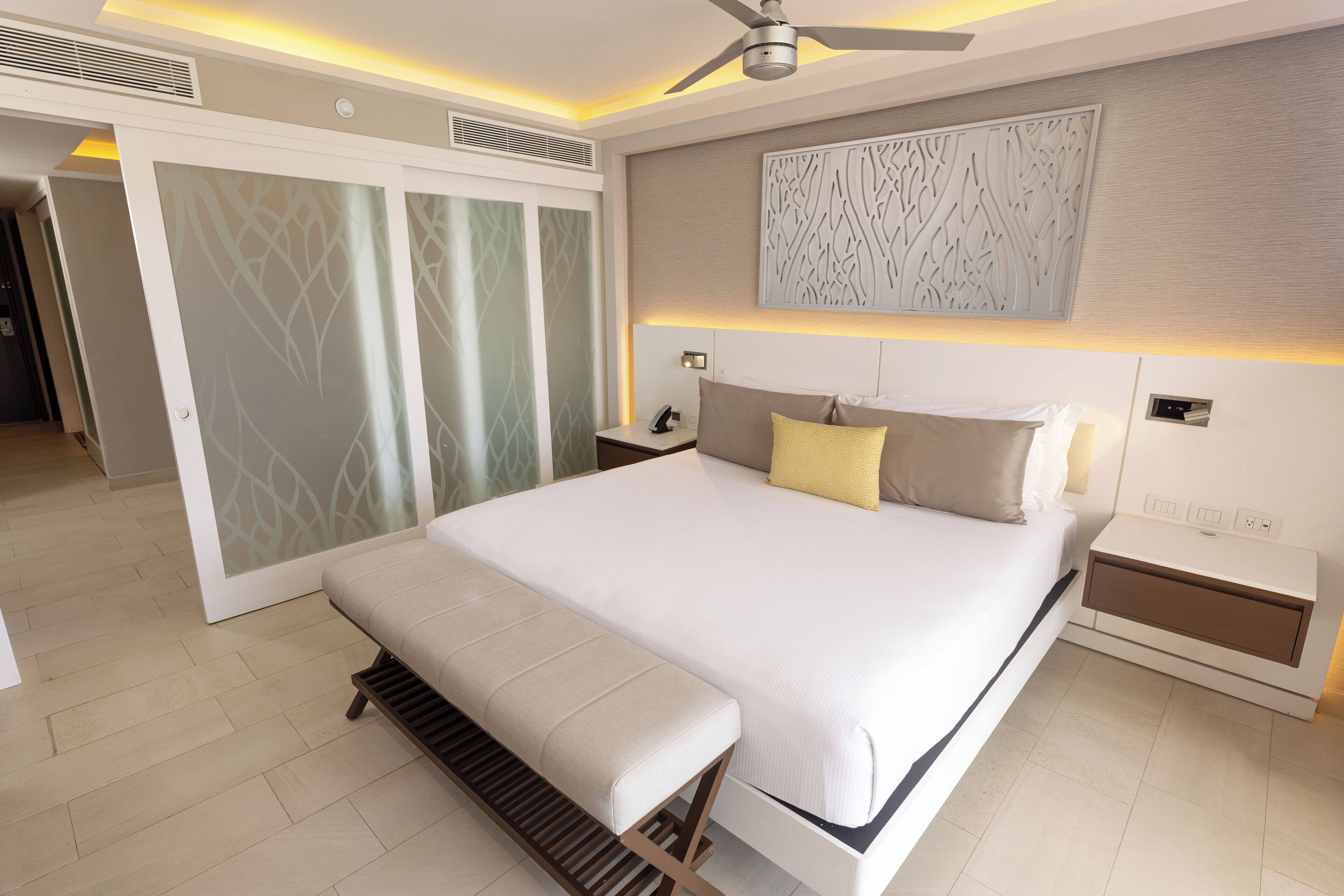 ミニバー (無料)、セーフティボックス (室内)、デスク、遮光カーテン