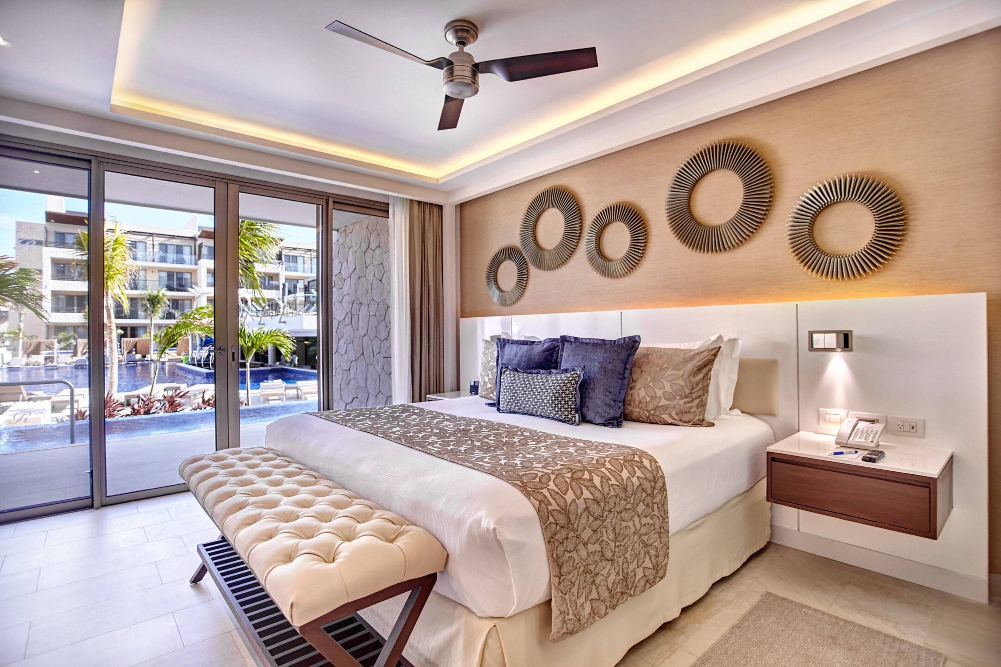 Luxury Presidential Two Bedroom Suite Swim Out DC | ミニバー (無料)、セーフティボックス (室内)、デスク、遮光カーテン