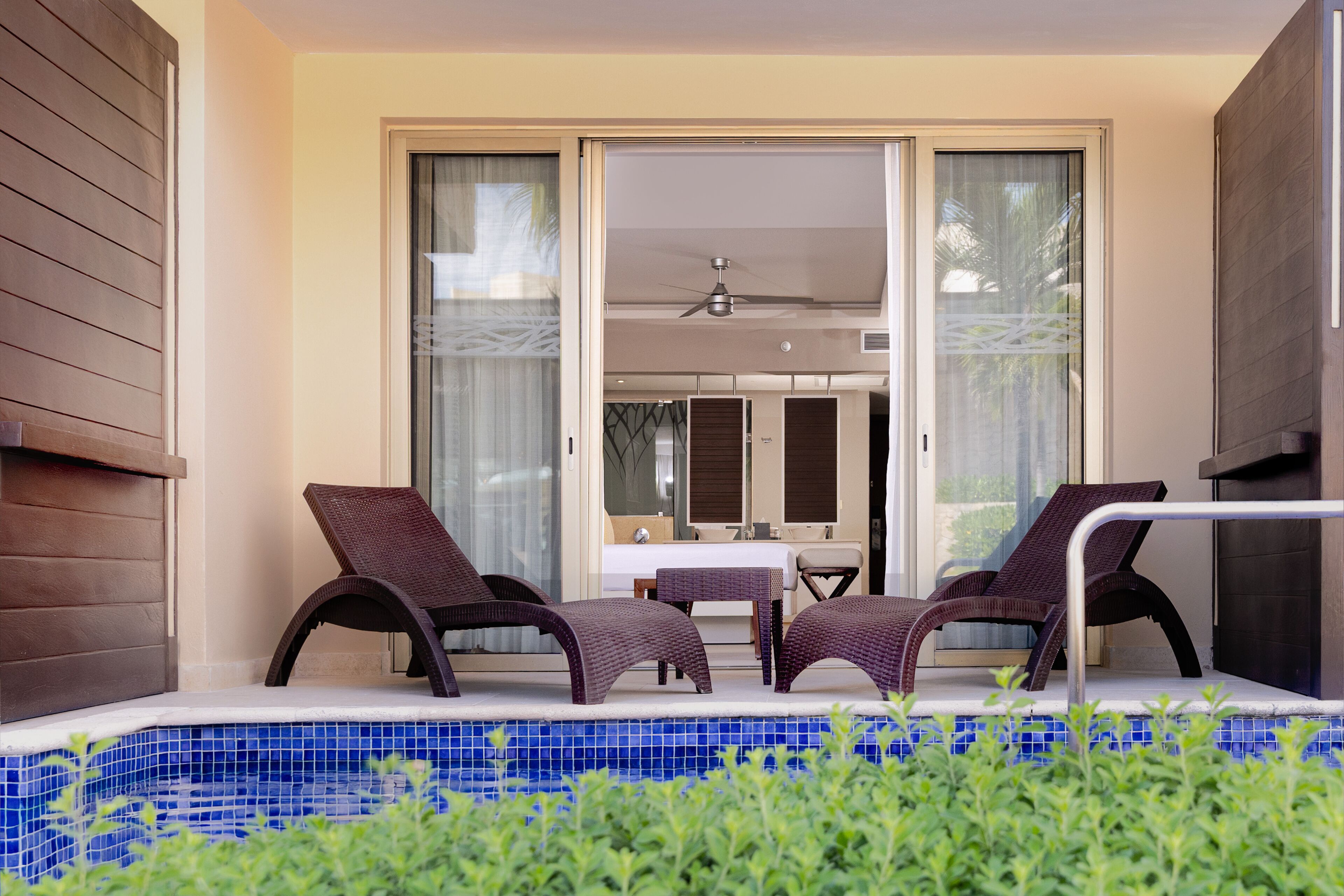 Free minibar, in-room safe, desk, blackout drapes