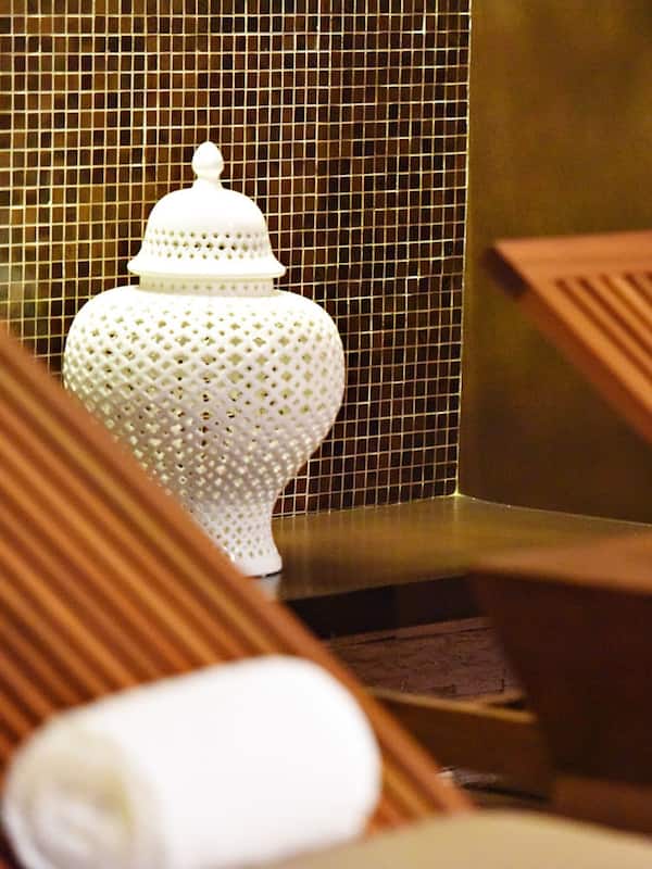 Couples treatment rooms, sauna, hot tub, steam room, body treatments