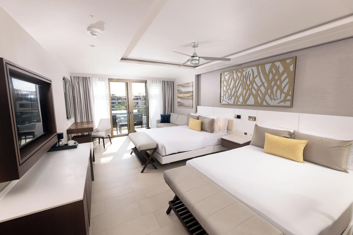 Free minibar, in-room safe, desk, blackout drapes