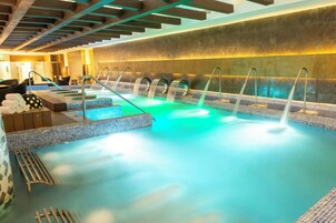 Couples treatment rooms, sauna, hot tub, steam room, body treatments
