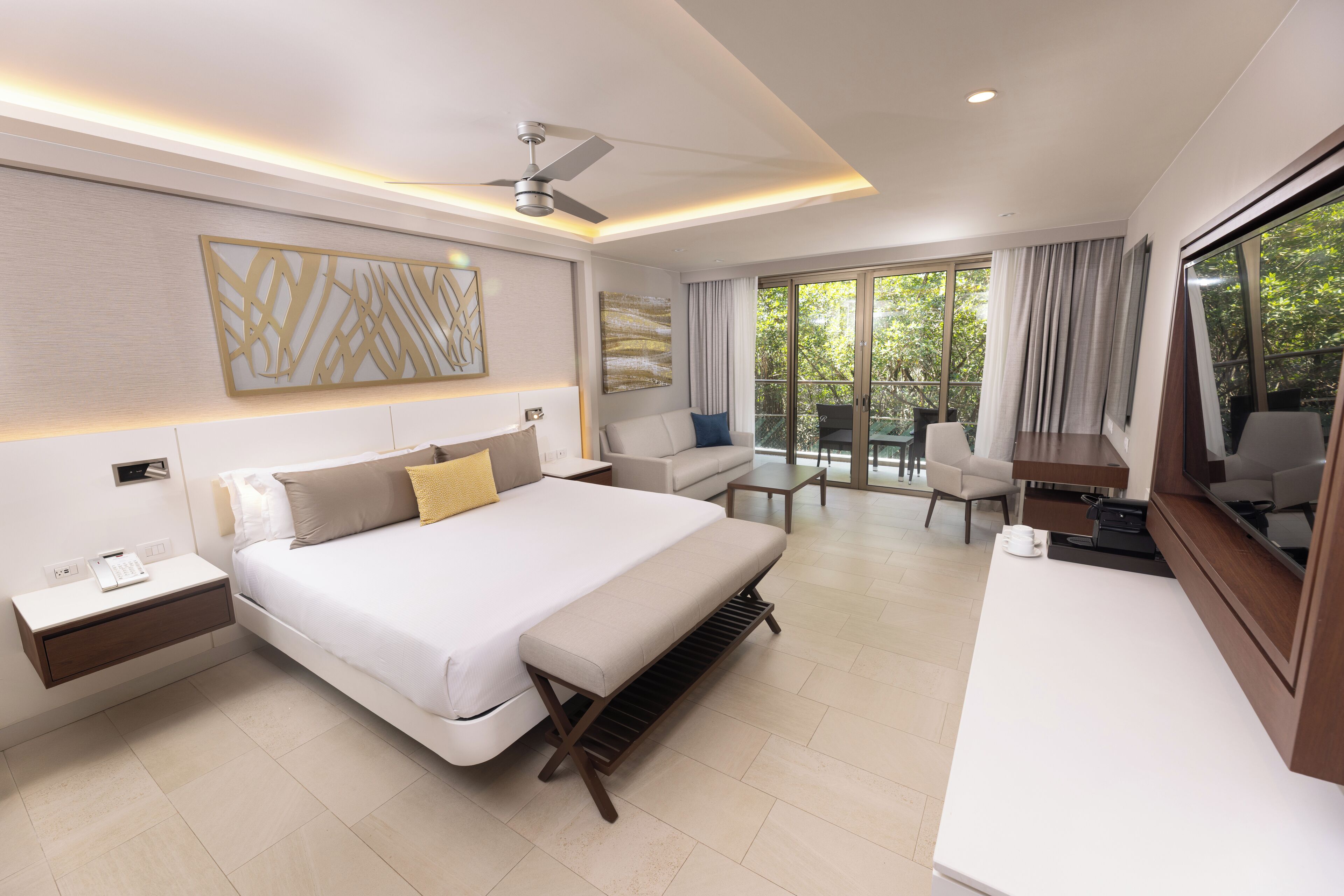 Luxury Junior Suite | Free minibar, in-room safe, desk, blackout drapes