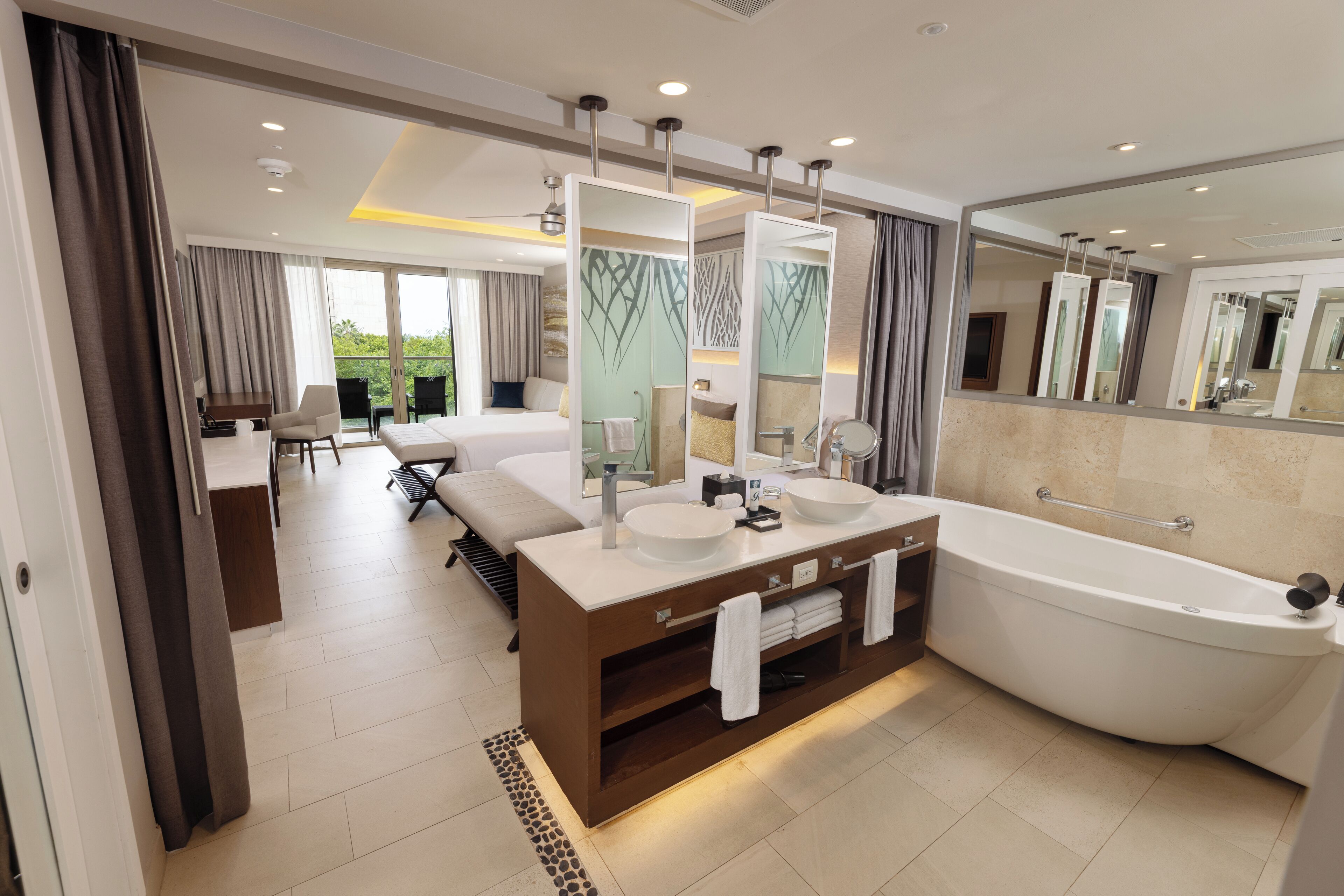 Luxury Junior Suite | Bathroom