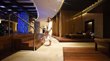 雙人療程室、三溫暖烤箱、浴缸、蒸氣室、美體療程、水療