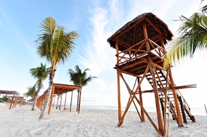 Beach nearby, free beach cabanas, sun loungers, beach umbrellas