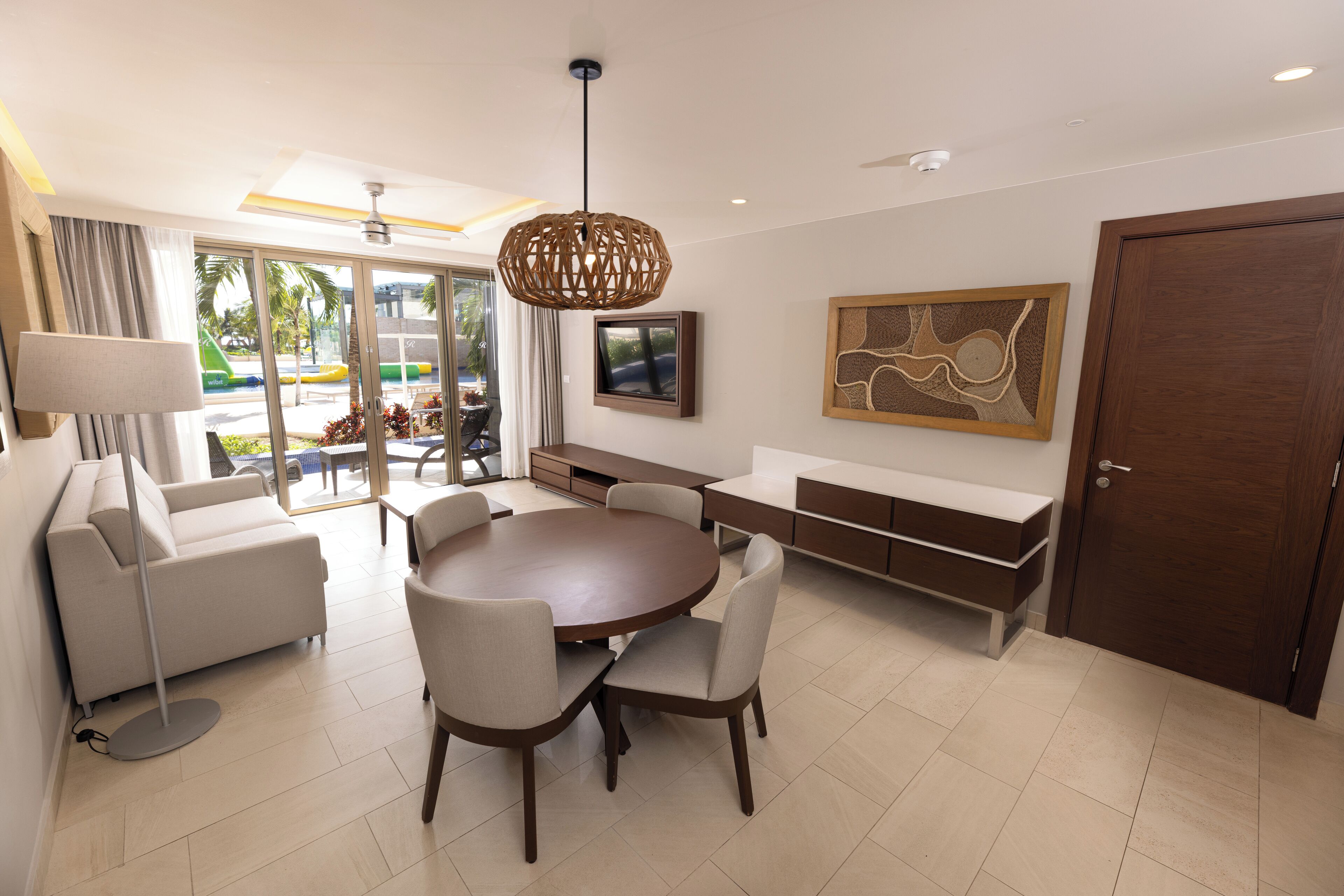 49 インチのプラズマテレビ (ケーブル放送視聴可)、テレビ、MP3 ドック