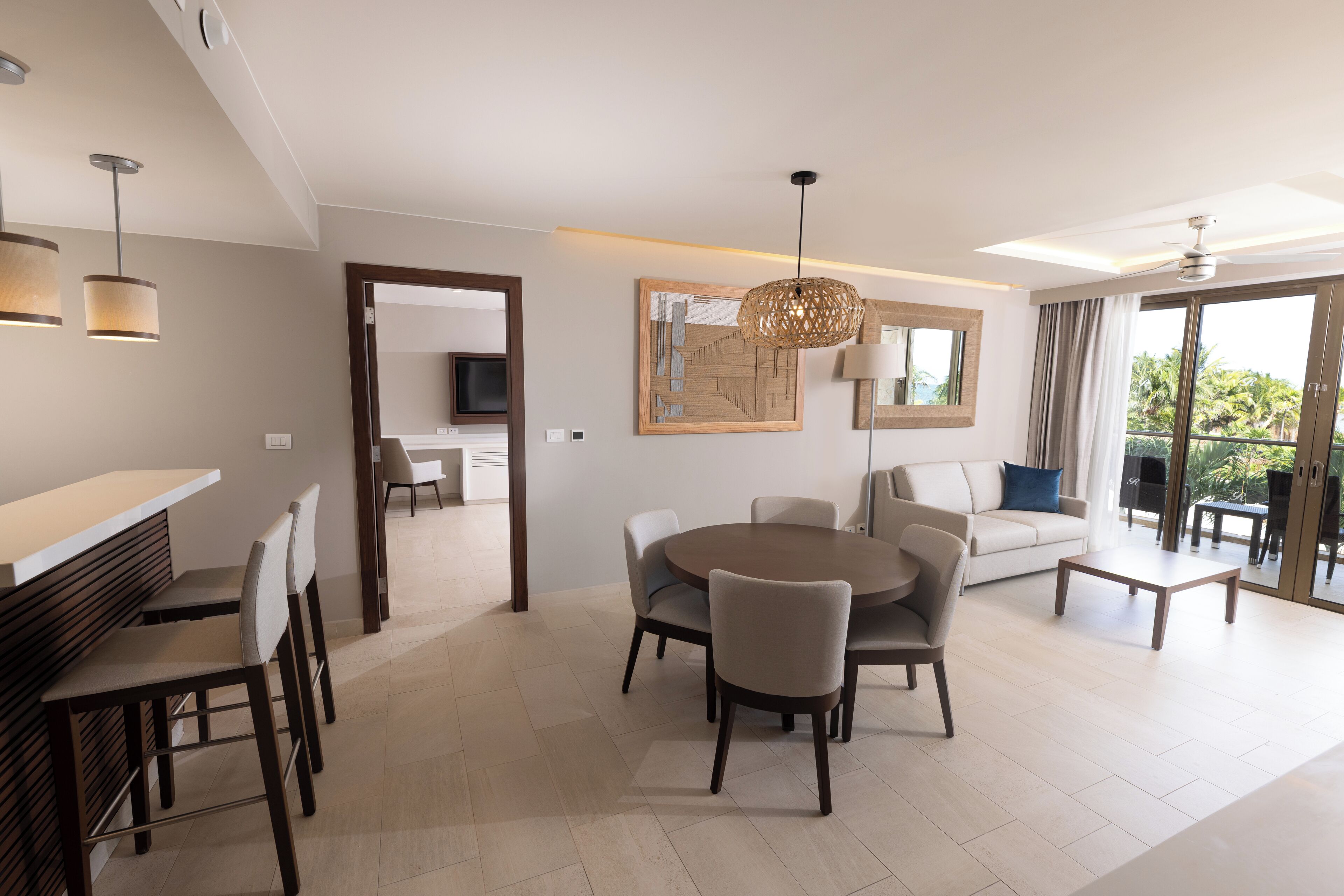 49 インチのプラズマテレビ (ケーブル放送視聴可)、テレビ、MP3 ドック