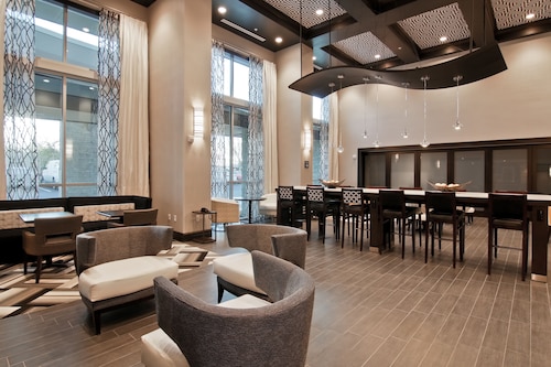 Hampton Inn & Suites Bellevue Downtown-Seattle